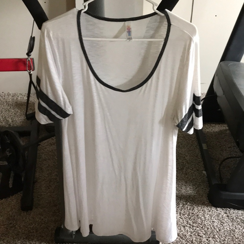 Lularoe perfect tee medium